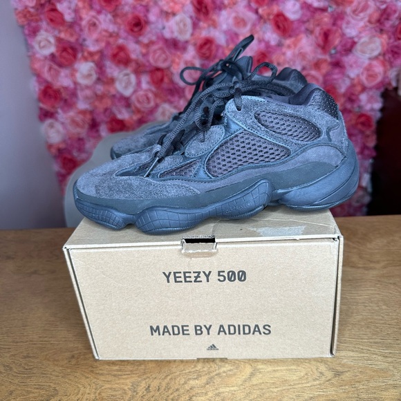 Yeezy 500’s in onyx black suede size 8 - Picture 9 of 12